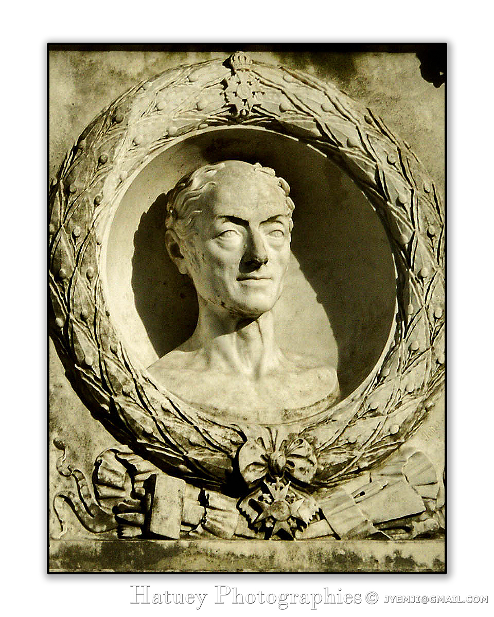 Tombe de Pierre CARTELLIER "©Hatuey Photographies" 1757-1831, Art Funéraire, CARTELLIER Pierre, Cartellier, Cemetery, CemeteryPhotography, Cimetière, Cimetière du Père-Lachaise, Division 53, France, Friedhof, Illustration, Orfèvre, Paris, PereLachaisePhotographie, Photo CImetière du Père-Lachaise, Père-Lachaise, Sculpteur, cimitero, graveyard, ©Hatuey Photographies,Rue:Avenue de la Chapelle,