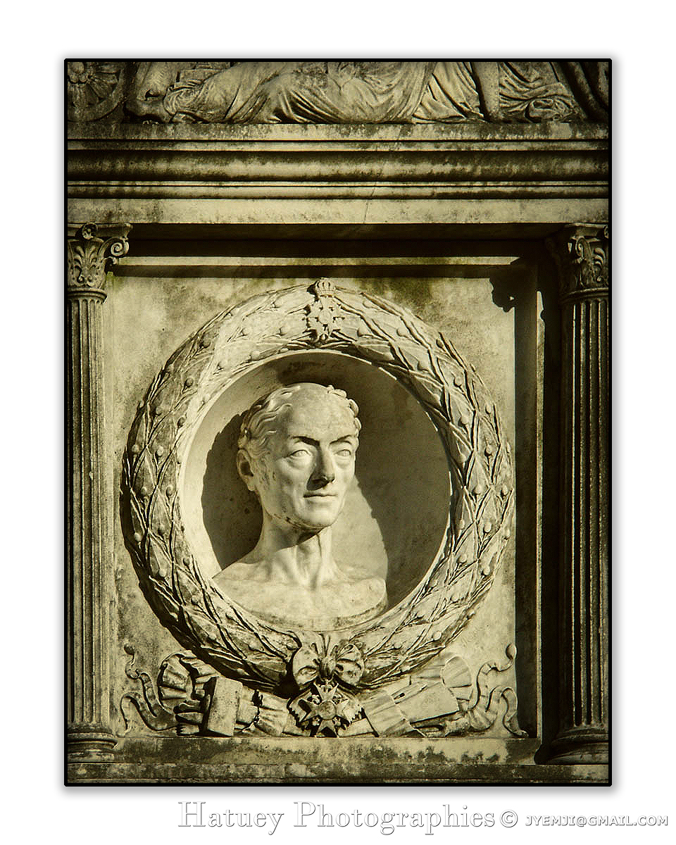 Tombe de Pierre CARTELLIER "©Hatuey Photographies" 1757-1831, Art Funéraire, CARTELLIER Pierre, Cartellier, Cemetery, CemeteryPhotography, Cimetière, Cimetière du Père-Lachaise, Division 53, France, Friedhof, Illustration, Orfèvre, Paris, PereLachaisePhotographie, Photo CImetière du Père-Lachaise, Père-Lachaise, Sculpteur, cimitero, graveyard, ©Hatuey Photographies,Rue:Avenue de la Chapelle,