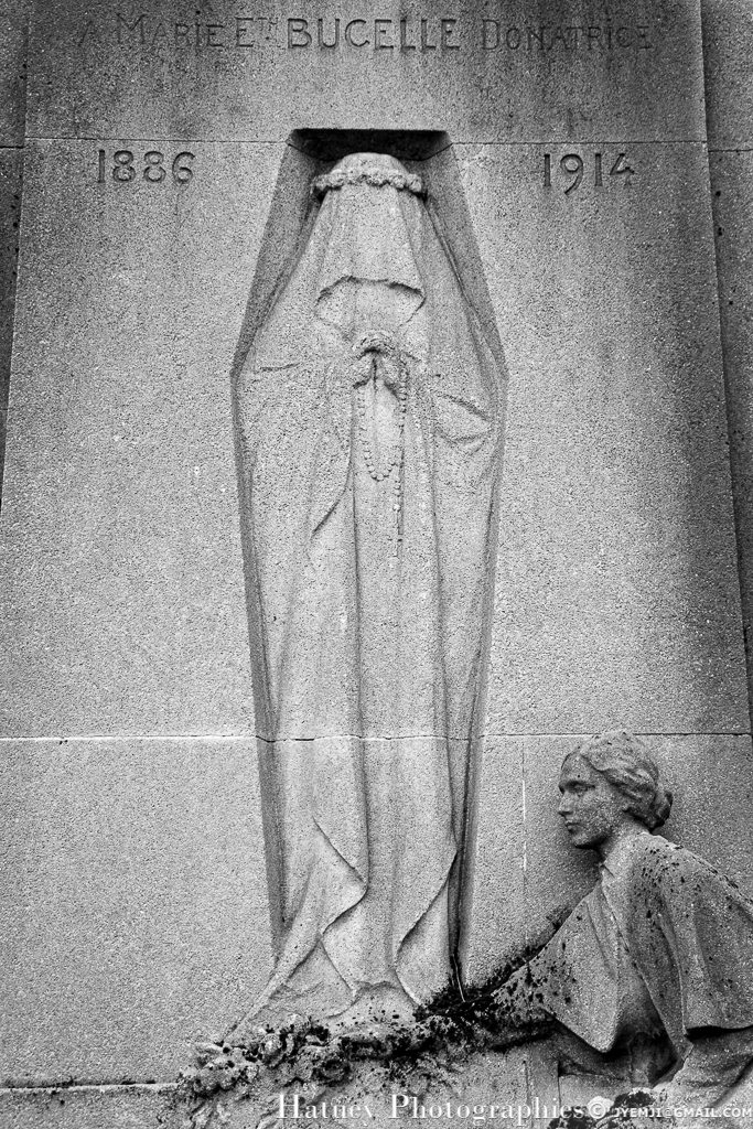 Paris, Cimetiere du Pere Lachaise , Photographies de Paris, Cemetery Graveyard Cementerio Cimitero Friedhof , Cimetiere du Pere Lachaise , Photographies de la tombe de Marie BUCELLE (1888-1914) par "©Hatuey Photographies