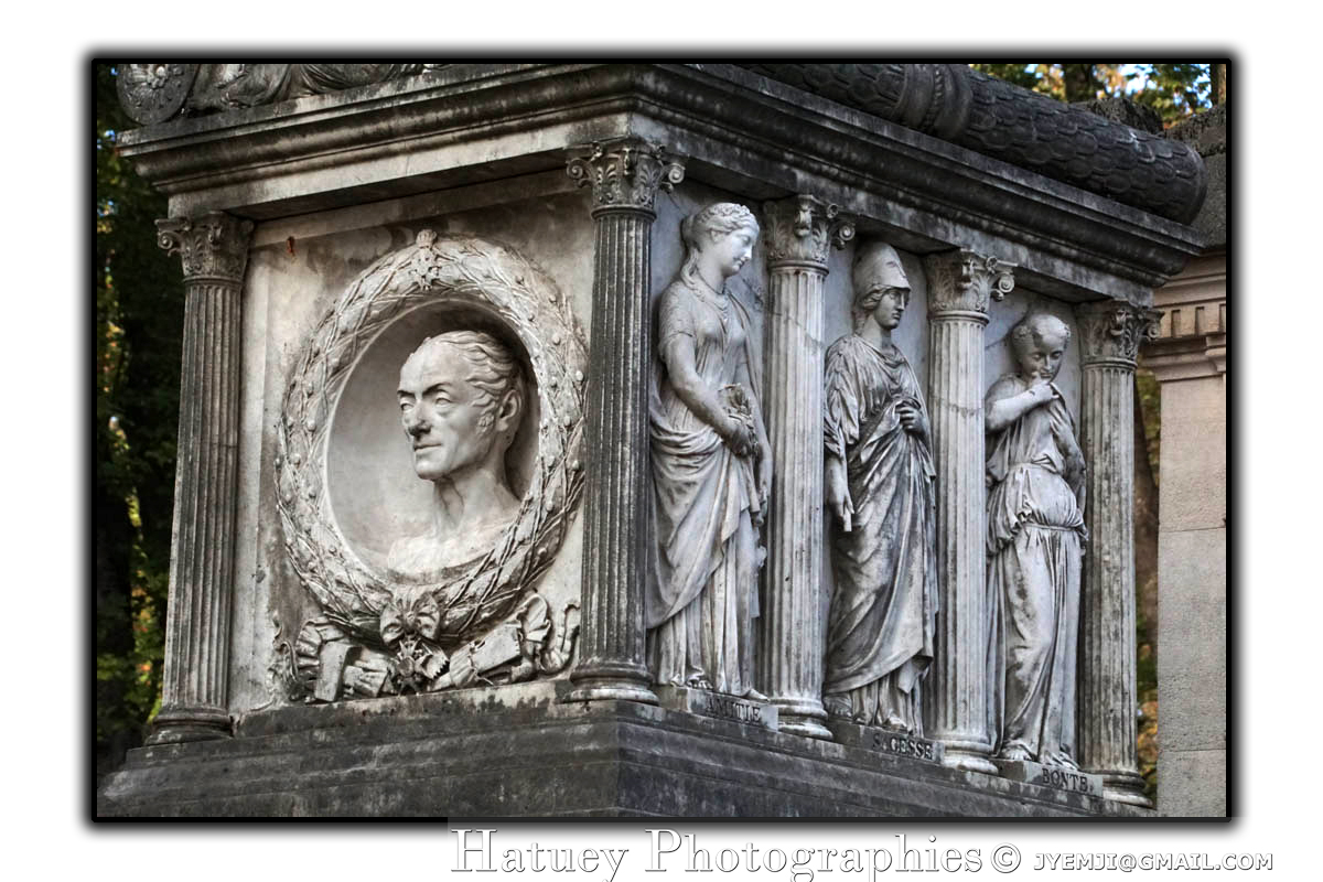 Tombe de Pierre CARTELLIER "©Hatuey Photographies" 1757-1831, Art Funéraire, CARTELLIER Pierre, Cartellier, Cemetery, CemeteryPhotography, Cimetière, Cimetière du Père-Lachaise, Division 53, France, Friedhof, Illustration, Orfèvre, Paris, PereLachaisePhotographie, Photo CImetière du Père-Lachaise, Père-Lachaise, Sculpteur, cimitero, graveyard, ©Hatuey Photographies,Rue:Avenue de la Chapelle,
