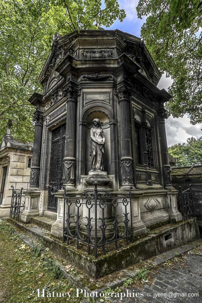 Tombe de la Famille Paul Gustave Adolphe d’HAUREGARD. "©Hatuey Photographies"1805-1883, Art Funéraire, Cemetery, CemeteryPhotography, Chapelle, Cimetière, Cimetière du Père-Lachaise, Cimitero, Division 76, France, Friedhof, HAUREGARD Chapelle, HAUREGARD Paul Gustave Adolphe d’ Famille, Illustration, Paris, PereLachaisePhotographie, Photo Cimetière du Père-Lachaise, Père-Lachaise, Rue:Avenue Circulaire, Rue:Chemin Bernard, Statue, Statues, graveyard, ©Hatuey Photographies
