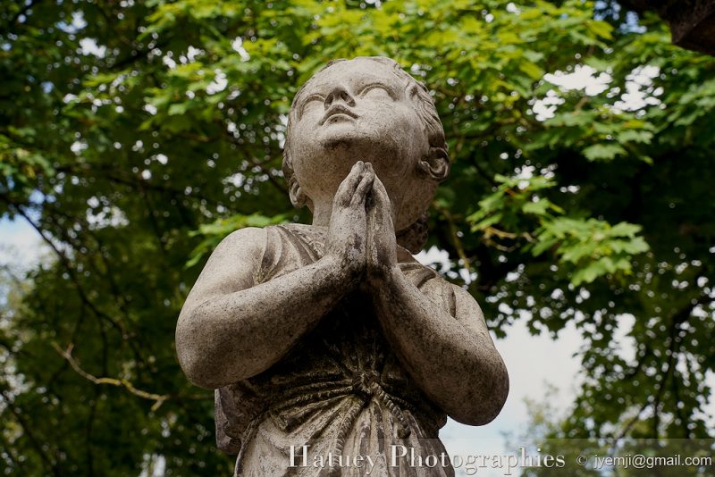 Paris, Cimetiere du Pere Lachaise , Photographies de la tombe de la Famille COUCHEMANN-DUFLOS "©Hatuey Photographies". Art Funéraire, Cemetery, Cimetière, Cimetière du Père Lachaise, France, Friedhof, Paris, Père Lachaise, Père-Lachaise, cimitero, graveyard, Statue, Statue de jeune fille
