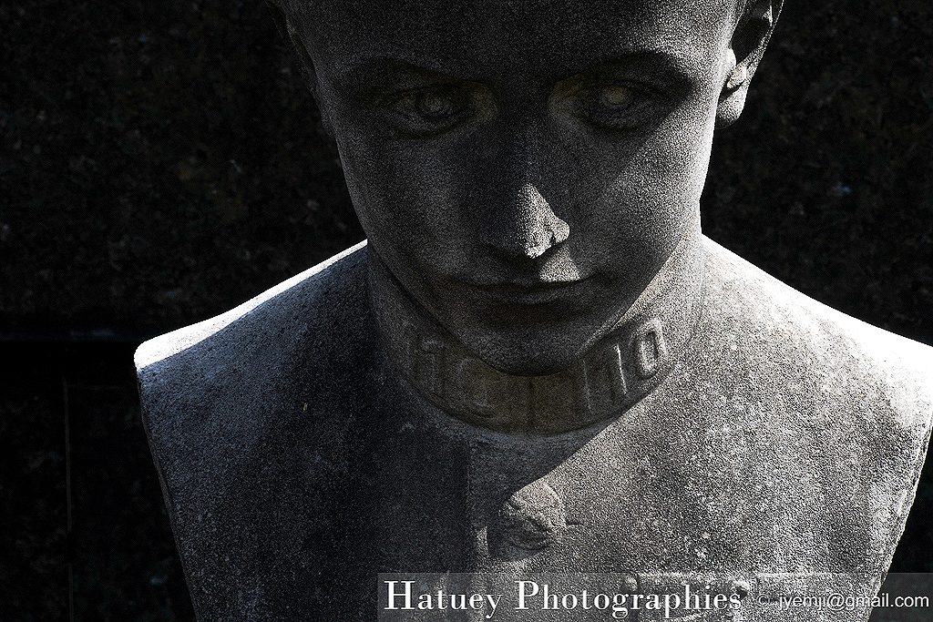 Paris, Cimetiere du Pere Lachaise , Photographies de Paris, Cemetery Graveyard Cementerio Cimitero Friedhof , Cimetiere du Pere Lachaise , Photographies de la tombe de Paul GUILLUY (- 11/08/1918) par "©Hatuey Photographies