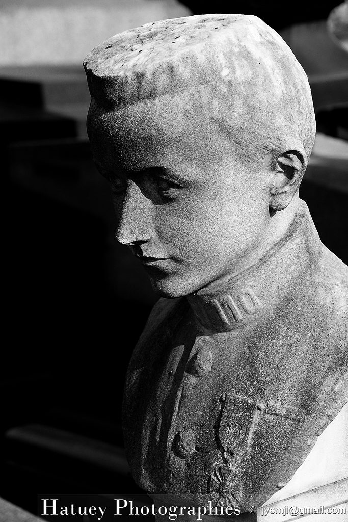 Paris, Cimetiere du Pere Lachaise , Photographies de Paris, Cemetery Graveyard Cementerio Cimitero Friedhof , Cimetiere du Pere Lachaise , Photographies de la tombe de Paul GUILLUY (- 11/08/1918) par "©Hatuey Photographies