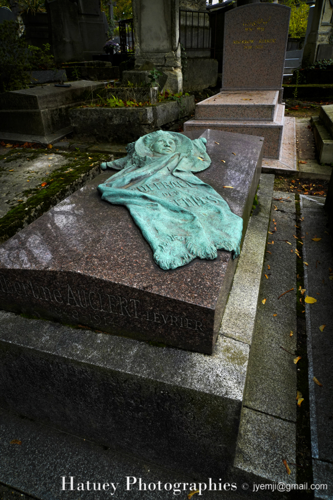 Tombe Hubertine AUCLERT "©Hatuey Photographies" 1848-1914, AUCLERT Hubertine, Art Funéraire, BIZARD Suzanne (Sculpteur), Cemetery, CemeteryPhotography, Cimetière, Cimetière du Père-Lachaise, Cimitero, Division 49, France, Friedhof, Illustration, Paris, PereLachaisePhotographie, Photo Cimetière du Père-Lachaise, Père-Lachaise, Rue:Chemin Casimir DELAVIGNE, Sculpteurs, Suffrage des femmes, graveyard, ©Hatuey Photographies