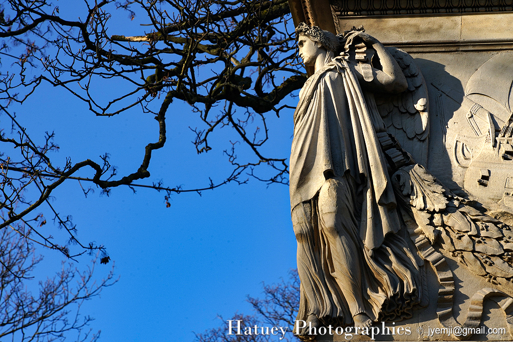 Cimetière du Père-Lachaise, Tombe de Denis DECRES "©Hatuey Photographies" 1761-1820, Amiral, Art Funéraire, Cemetery, CemeteryPhotography, Cimetière, Cimetière du Père-Lachaise, Cimitero, DECRES Denis, Division 39, France, Friedhof, Merlieux Louis-Parfait (Sculpteur), Ministre de la Défense, Ministre de la Marine, Paris, PereLachaisePhotographie, Photo Cimetière du Père-Lachaise, Père-Lachaise, Rue:Chemin Camille JORDAN, Sculpteurs, graveyard, illustration, ©Hatuey Photographies, Sculpture