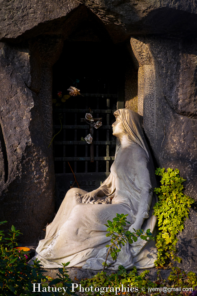 Cimetière du Père-Lachaise, Tombe de François GAMICHON "©Hatuey Photographies" Art Funéraire, Cemetery, CemeteryPhotography, Chapelle, Cimetière, Cimetière du Père-Lachaise, Cimitero, Division 02, France, Friedhof, GAMICHON Anne Veuve (1809-1859), GAMICHON Famille, GAMICHON François, GAMICHON François (1803-1867), GAMICHON Marie Geneviève née LEGRAND (1844-1902), Liste défunts, Paris, PereLachaisePhotographie, Photo Cimetière du Père-Lachaise, Père-Lachaise, Rue:Avenue de la Conservation, Statue, Statue de femme, graveyard, illustration, ©Hatuey Photographies