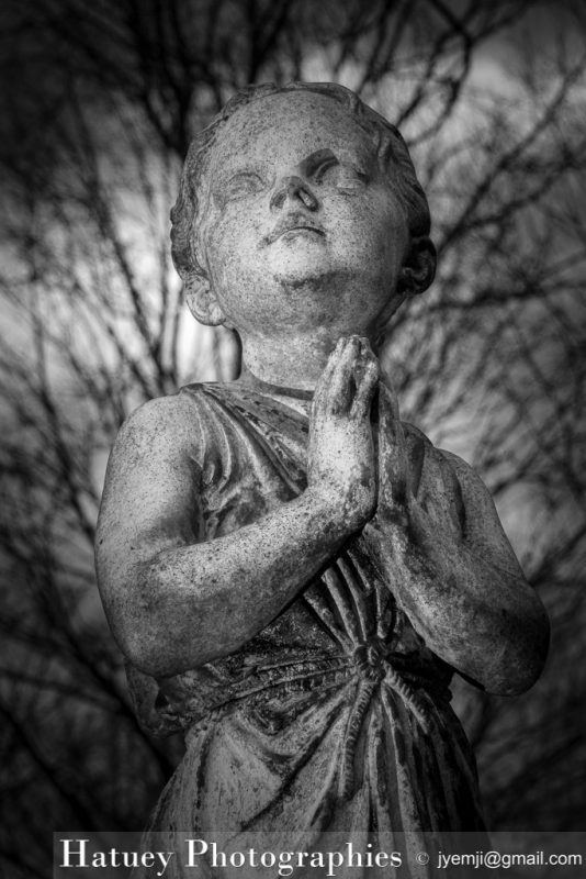 Paris, Cimetiere du Pere Lachaise , Photographies de la tombe de la Famille COUCHEMANN-DUFLOS "©Hatuey Photographies". Art Funéraire, Cemetery, Cimetière, Cimetière du Père Lachaise, France, Friedhof, Paris, Père Lachaise, Père-Lachaise, cimitero, graveyard, Statue, Statue de jeune fille