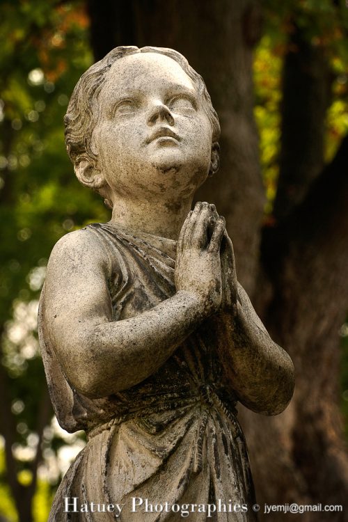 Paris, Cimetiere du Pere Lachaise , Photographies de la tombe de la Famille COUCHEMANN-DUFLOS "©Hatuey Photographies". Art Funéraire, Cemetery, Cimetière, Cimetière du Père Lachaise, France, Friedhof, Paris, Père Lachaise, Père-Lachaise, cimitero, graveyard, Statue, Statue de jeune fille