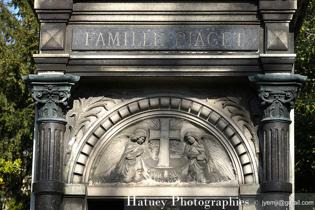 aris, Cimetiere du Pere Lachaise , Photographies de la tombe de la Famille PIAGET "©Hatuey Photographies". Ange, Angelot, Art Funéraire, Cemetery, CemeteryPhotography, Chapelle, Cimetière, Cimetière du Père-Lachaise, Division 10, France, Friedhof, Illustration, PIAGET Famille, Paris, PereLachaisePhotographie, Photo Cimetière du Père-Lachaise, Père-Lachaise, Rue:Chemin du Coq, Statue, bronze, cimitero, graveyard, ©Hatuey Photographies
