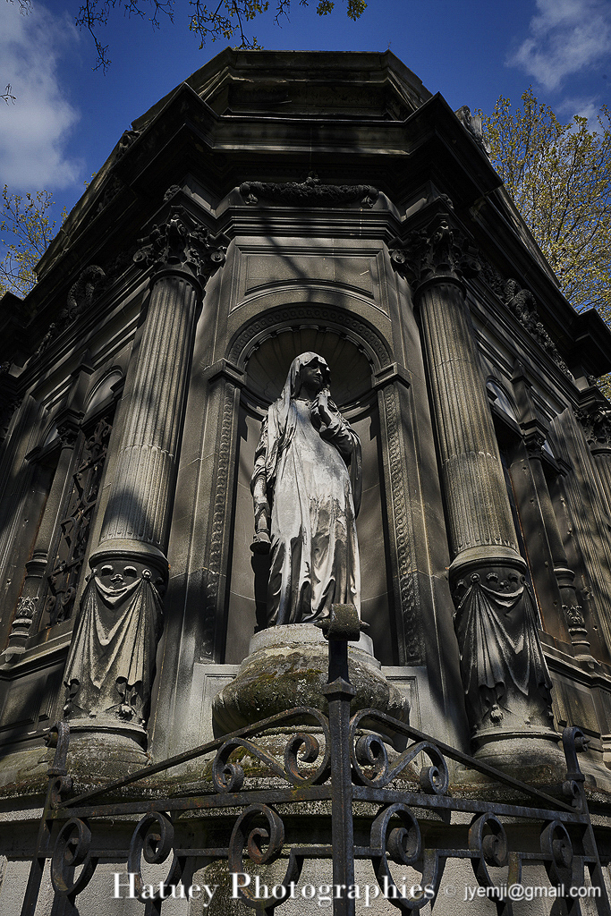 Tombe de la Famille Paul Gustave Adolphe d’HAUREGARD. "©Hatuey Photographies"1805-1883, Art Funéraire, Cemetery, CemeteryPhotography, Chapelle, Cimetière, Cimetière du Père-Lachaise, Cimitero, Division 76, France, Friedhof, HAUREGARD Chapelle, HAUREGARD Paul Gustave Adolphe d’ Famille, Illustration, Paris, PereLachaisePhotographie, Photo Cimetière du Père-Lachaise, Père-Lachaise, Rue:Avenue Circulaire, Rue:Chemin Bernard, Statue, Statues, graveyard, ©Hatuey Photographies