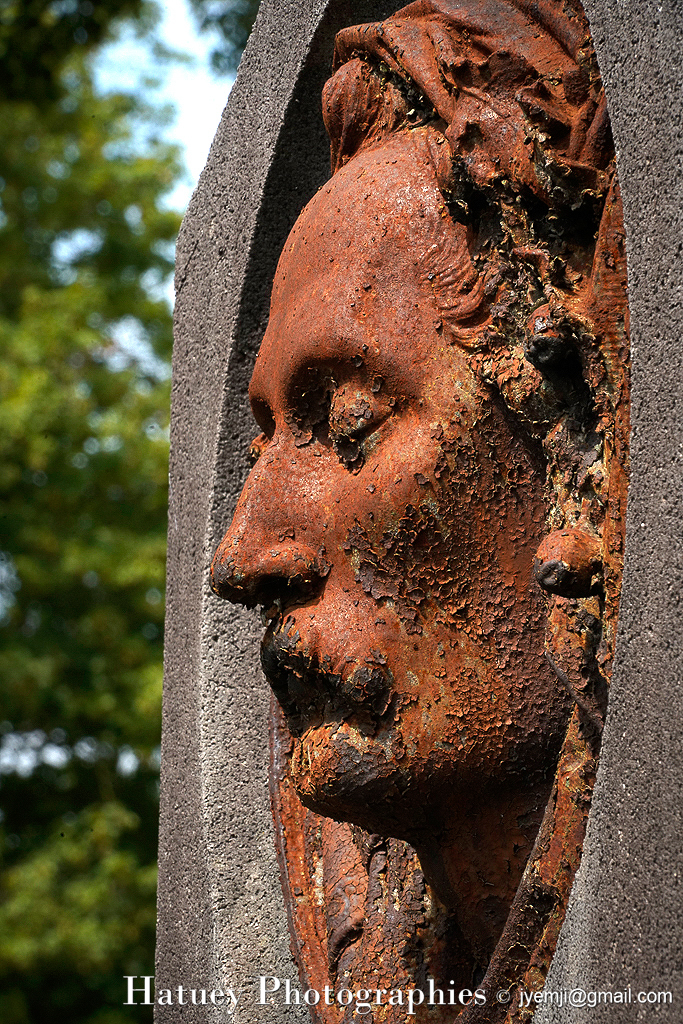 Cimetière du Père-Lachaise, Tombe de Constant DEMION "©Hatuey Photographies" 1809-1848, Art Funéraire, Cemetery, Garde national, CemeteryPhotography, Cimetière, Cimetière du Père-Lachaise, Cimitero, DEMION Constant, France, Friedhof, Graveyard, Illustration, Paris, PereLachaisePhotographie, Photo Cimetière du Père-Lachaise, Père-Lachaise, Médaillon, ©Hatuey Photographies, DORIER Robert (Sculpteur), Sculpteurs, Fonte,