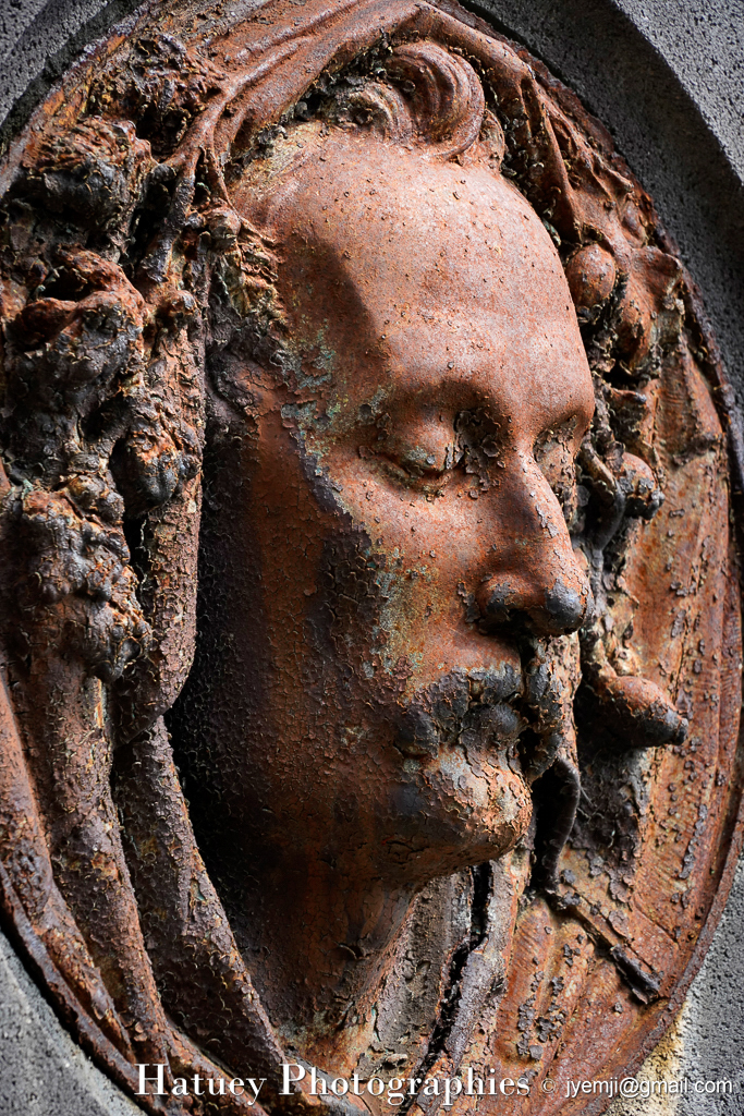 Cimetière du Père-Lachaise, Tombe de Constant DEMION "©Hatuey Photographies" 1809-1848, Art Funéraire, Cemetery, Garde national, CemeteryPhotography, Cimetière, Cimetière du Père-Lachaise, Cimitero, DEMION Constant, France, Friedhof, Graveyard, Illustration, Paris, PereLachaisePhotographie, Photo Cimetière du Père-Lachaise, Père-Lachaise, Médaillon, ©Hatuey Photographies, DORIER Robert (Sculpteur), Sculpteurs, Fonte,