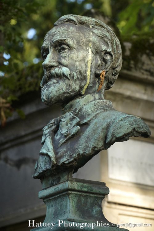 Tombe de Pierre-Jules CAVELIER "©Hatuey Photographies" 1814-1894, Art Funéraire, CAVELIER Pierre-Jules, Cemetery, CemeteryPhotography, Cimetière, Cimetière du Père-Lachaise, FAGEL Léon (Sculpteur), France, Friedhof, Illustration, Paris, PereLachaisePhotographie, Photo Cimetière du Père-Lachaise, Père-Lachaise, Sculpteur, bronze, buste, cimitero, graveyard, ©Hatuey Photographies
