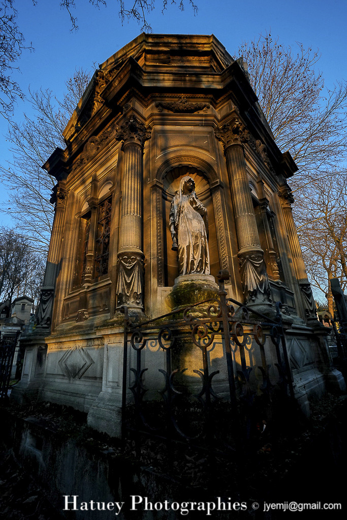 Tombe de la Famille Paul Gustave Adolphe d’HAUREGARD. "©Hatuey Photographies"1805-1883, Art Funéraire, Cemetery, CemeteryPhotography, Chapelle, Cimetière, Cimetière du Père-Lachaise, Cimitero, Division 76, France, Friedhof, HAUREGARD Chapelle, HAUREGARD Paul Gustave Adolphe d’ Famille, Illustration, Paris, PereLachaisePhotographie, Photo Cimetière du Père-Lachaise, Père-Lachaise, Rue:Avenue Circulaire, Rue:Chemin Bernard, Statue, Statues, graveyard, ©Hatuey Photographies