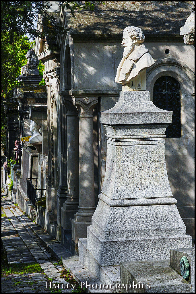 Paris, Cimetiere du Pere Lachaise , Photographies de Paris par "©Hatuey Photographies" 1814-1896, Art Funéraire, Buste, Buste d'homme, Cementerio, Cemetery, Cemetery Photography, Cimetiere, Cimetière, Cimetière du Père-Lachaise, Cimitero, Division 04, France, Friedhof, Graveyard, HOUSSAYE Arsène, Illustration, Marbre, Paris, PereLachaisePhotographie, Photo Cimetière du Père-Lachaise, Père-Lachaise, Rue:Avenue Principale, ©Hatuey Photographies