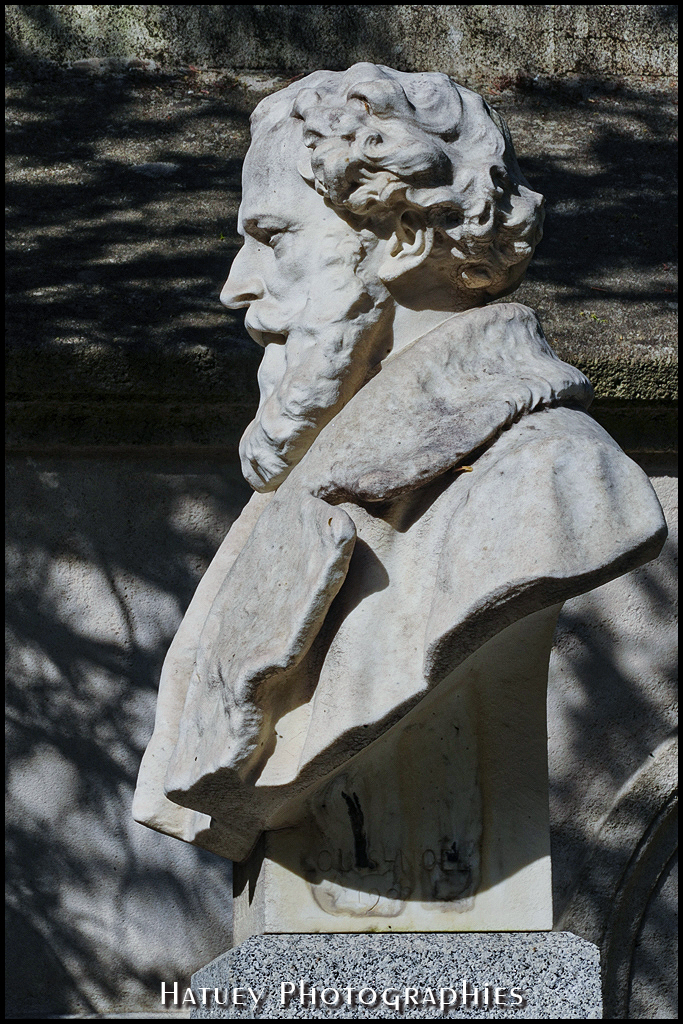 Paris, Cimetiere du Pere Lachaise , Photographies de Paris par "©Hatuey Photographies" 1814-1896, Art Funéraire, Buste, Buste d'homme, Cementerio, Cemetery, Cemetery Photography, Cimetiere, Cimetière, Cimetière du Père-Lachaise, Cimitero, Division 04, France, Friedhof, Graveyard, HOUSSAYE Arsène, Illustration, Marbre, Paris, PereLachaisePhotographie, Photo Cimetière du Père-Lachaise, Père-Lachaise, Rue:Avenue Principale, ©Hatuey Photographies