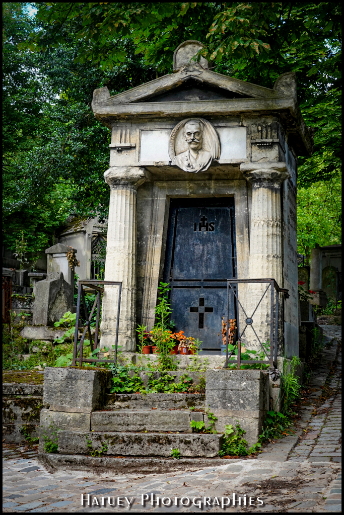 Paris, Cimetiere du Pere Lachaise , Photographies de Paris, Cemetery Graveyard Cementerio Cimitero Friedhof , Cimetiere du Pere Lachaise , Photographies de la Chapelle de Pierre Henri Richard de LUCY FOSSARIEU par "©Hatuey Photographies"