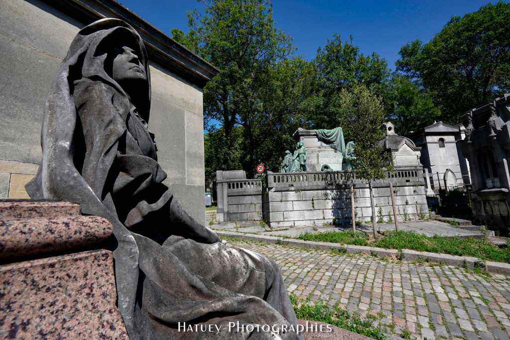 ©Hatuey Photographies, 1861-1896, Art Funéraire, Cementerio, Cemetery, Cemetery Photography, Chef d'orchestre tzigane, Cimetière, Cimetière du Père-Lachaise, Cimitero, Division 65, France, Friedhof, Graveyard, Illustration, Paris, PATIKARUS Ferko, Père-Lachaise, PereLachaisePhotographie, Photo Cimetière du Père-Lachaise, Statue, Statue de femme, Statue de Femme assise