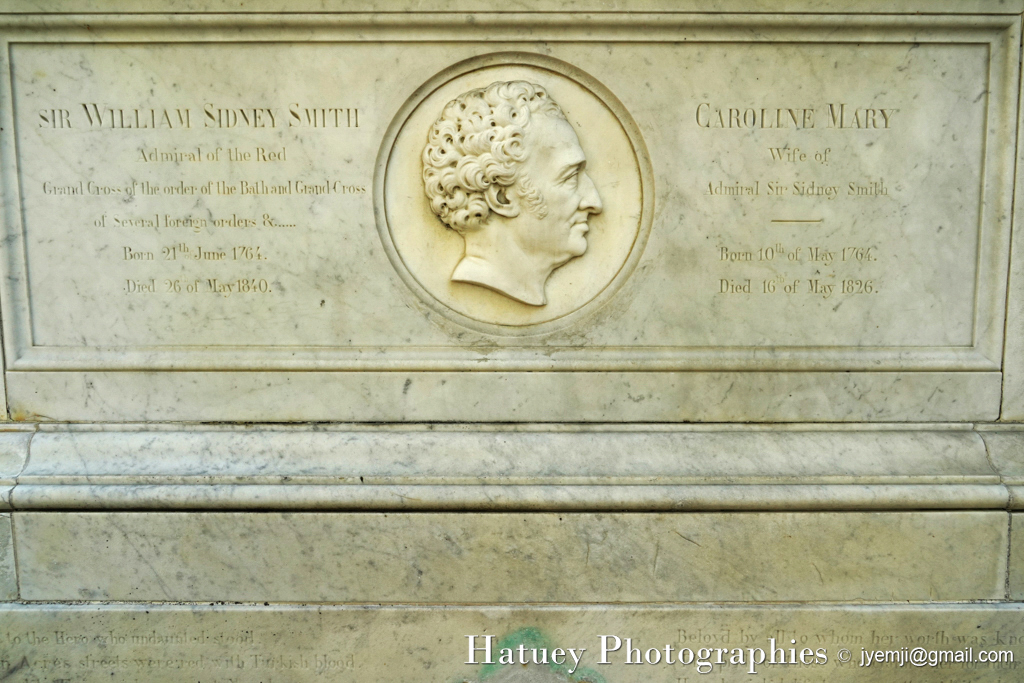 Cimetière du Père-Lachaise, Tombe de Sir William Sidney SMITH "©Hatuey Photographies" 1764-1840, Amiral, Art Funéraire, Bas-relief, Caroline Mary (1764-1826), Cemetery, CemeteryPhotography, Cimetière, Cimetière du Père-Lachaise, Cimitero, France, Friedhof, Grand Cross of the Order of the Bath, Graveyard, Illustration, Marbre, Paris, PereLachaisePhotographie, Photo Cimetière du Père-Lachaise, Père-Lachaise, Rue:Chemin des Anglais, SMITH William Sidney Sir, Division 43, ©Hatuey Photographies