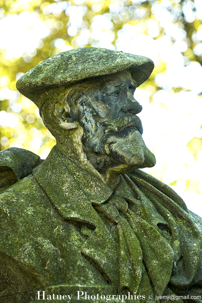 Cimetière du Père-Lachaise, Tombe de Jean Antoine Valentin FOULQUIER "©Hatuey Photographies" 1822-1896, Art Funéraire, Buste, Cementario, Cementerio, Cemetery, Cemetery Photography, CemetryPhotography, Cimetiere, Cimetière, Cimetière du Père-Lachaise, Cimitero, Division 72, FOULQUIER Antoine Jean Valentin, France, Friedhof, Graveyard, Illustration, PILLET Charles Philippe Germain Aristide (Sculpteur), Palette, Paris, Peintre, PereLachaisePhotographie, Photo Cimetière du Père-Lachaise, Père-Lachaise, Rue:Avenue Circulaire, Sculpteurs, graveur, ©Hatuey Photographies