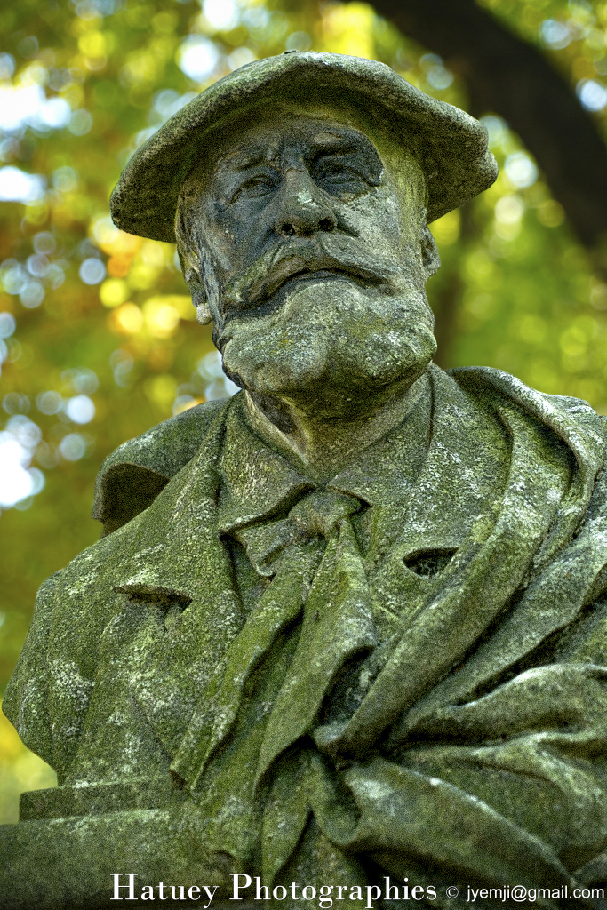 Cimetière du Père-Lachaise, Tombe de Jean Antoine Valentin FOULQUIER "©Hatuey Photographies" 1822-1896, Art Funéraire, Buste, Cementario, Cementerio, Cemetery, Cemetery Photography, CemetryPhotography, Cimetiere, Cimetière, Cimetière du Père-Lachaise, Cimitero, Division 72, FOULQUIER Antoine Jean Valentin, France, Friedhof, Graveyard, Illustration, PILLET Charles Philippe Germain Aristide (Sculpteur), Palette, Paris, Peintre, PereLachaisePhotographie, Photo Cimetière du Père-Lachaise, Père-Lachaise, Rue:Avenue Circulaire, Sculpteurs, graveur, ©Hatuey Photographies