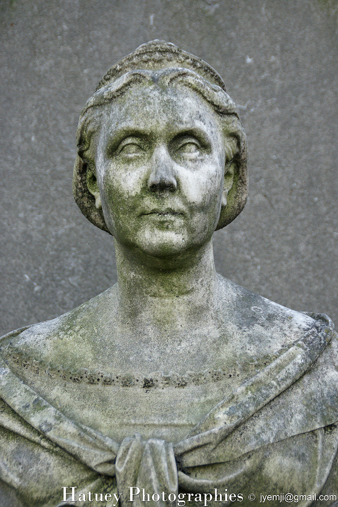 Cimetière du Père-Lachaise, Tombe de Eugénie BOIME-SIMON (1812-1889) "©Hatuey Photographies" Art Funéraire, BOIME-SIMON Eugénie, Buste, Buste de femme, Cementerio, Cemetery, CemeteryPhotography, Cimetière, Cimetière du Père-Lachaise, Cimitero, France, Friedhof, Graveyard, Illustration, Paris, PereLachaisePhotographie, Photo Cimetière du Père-Lachaise, Père-Lachaise, Sculpture, ©Hatuey Photographies