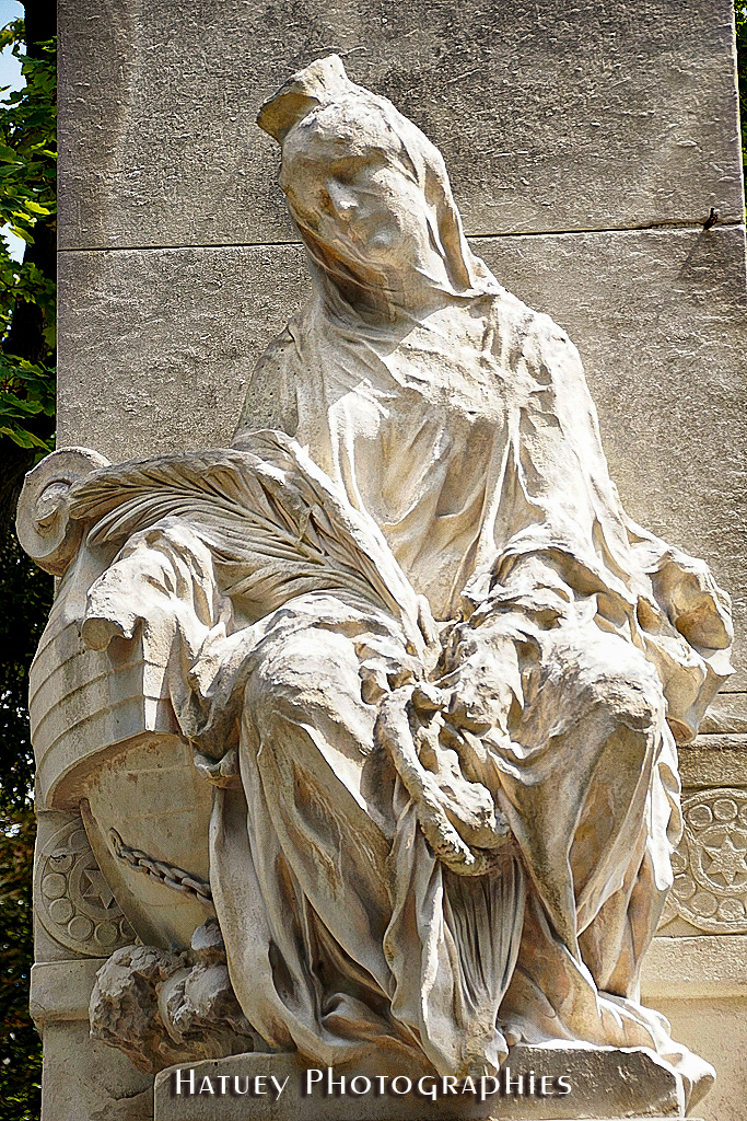 Photos by ©Hatuey Photographies, Monument des Travailleurs Municipaux, Cementerio, Cemetery, Cemetery Photography, Cimetiere, Cimetière, Cimetière du Père-Lachaise, Cimitero, France, Friedhof, Graveyard, Illustration, Paris, Père-Lachaise, PereLachaisePhotographie, Photo Cimetière du Père-Lachaise, Poète, Tombe