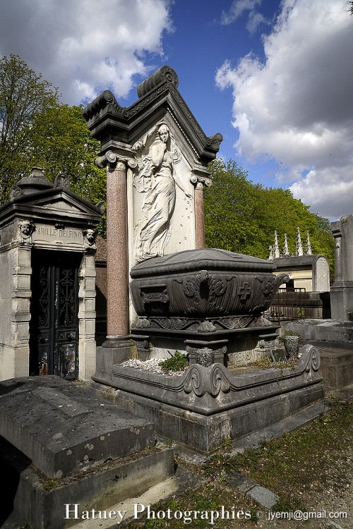 Cimetière du Père Lachaise par ©Hatuey Photographies 1875-1885, Art Funéraire, BAS-RELIEF, Cemetery, CemeteryPhotography, Cimetière, Cimetière du Père-Lachaise, Division 47, FLORENS Adrien Orville, FLORENS Famille, France, Friedhof, Illustration, Paris, PereLachaisePhotographie, Photo Cimetière du Père-Lachaise, Père-Lachaise, Rue:Chemin du Tertre, Statue, cimitero, graveyard, ©Hatuey Photographies