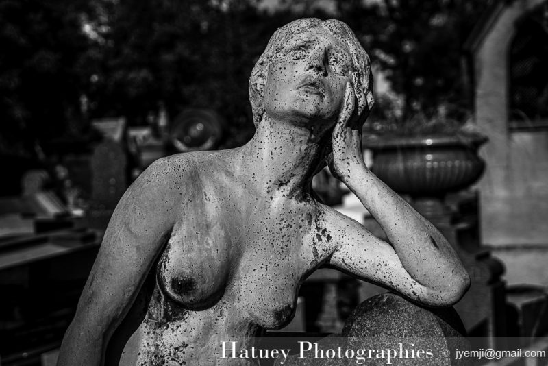 ©Hatuey Photographies, 1871-1959, Art Funéraire, bronze, Cemetery, Cimetière, Cimetière du Père Lachaise, cimitero, Division 92, Femme assise, France, Friedhof, graveyard, LANDAU Emilie, Paris, Père Lachaise, Père-Lachaise, Sculpture, Statue, Statue de femme