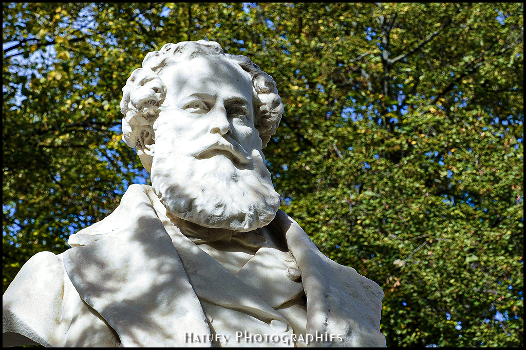 Paris, Cimetiere du Pere Lachaise , Photographies de Paris par "©Hatuey Photographies" 1814-1896, Art Funéraire, Buste, Buste d'homme, Cementerio, Cemetery, Cemetery Photography, Cimetiere, Cimetière, Cimetière du Père-Lachaise, Cimitero, Division 04, France, Friedhof, Graveyard, HOUSSAYE Arsène, Illustration, Marbre, Paris, PereLachaisePhotographie, Photo Cimetière du Père-Lachaise, Père-Lachaise, Rue:Avenue Principale, ©Hatuey Photographies