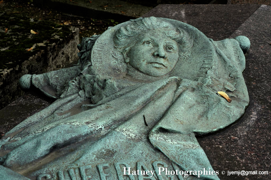 Tombe Hubertine AUCLERT "©Hatuey Photographies" 1848-1914, AUCLERT Hubertine, Art Funéraire, BIZARD Suzanne (Sculpteur), Cemetery, CemeteryPhotography, Cimetière, Cimetière du Père-Lachaise, Cimitero, Division 49, France, Friedhof, Illustration, Paris, PereLachaisePhotographie, Photo Cimetière du Père-Lachaise, Père-Lachaise, Rue:Chemin Casimir DELAVIGNE, Sculpteurs, Suffrage des femmes, graveyard, ©Hatuey Photographies