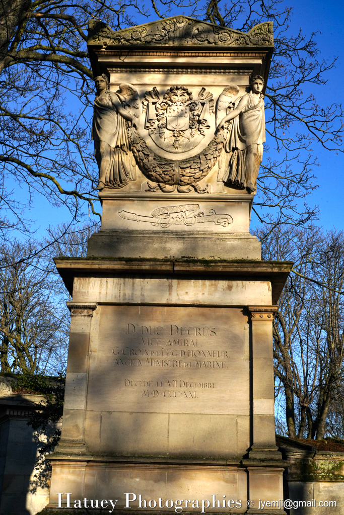 Cimetière du Père-Lachaise, Tombe de Denis DECRES "©Hatuey Photographies" 1761-1820, Amiral, Art Funéraire, Cemetery, CemeteryPhotography, Cimetière, Cimetière du Père-Lachaise, Cimitero, DECRES Denis, Division 39, France, Friedhof, Merlieux Louis-Parfait (Sculpteur), Ministre de la Défense, Ministre de la Marine, Paris, PereLachaisePhotographie, Photo Cimetière du Père-Lachaise, Père-Lachaise, Rue:Chemin Camille JORDAN, Sculpteurs, graveyard, illustration, ©Hatuey Photographies, Sculpture