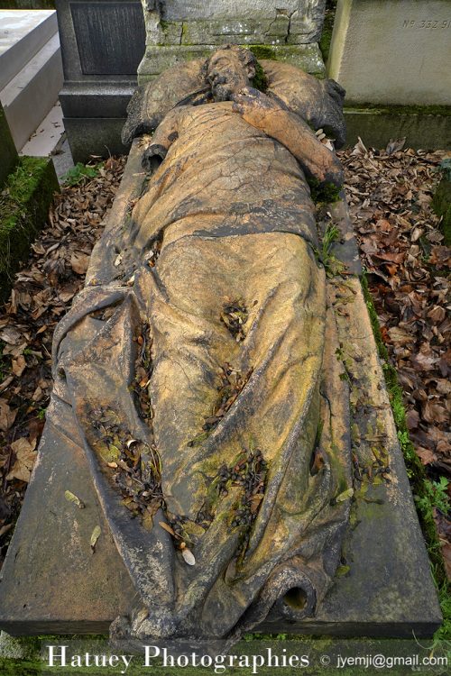 Art Funéraire, Cemetery, CemeteryPhotography, Cimetière, Cimetière du Père-Lachaise, Division 67, France, Friedhof, Gisant, Illustration, Paris, PereLachaisePhotographie, Photo Cimetière du Père-Lachaise, Père-Lachaise, Statue, Statue en terre cuite, Terracotta, Terre Cuite, VOLPINI Ambroglio, cimitero, graveyard, ©Hatuey Photographies