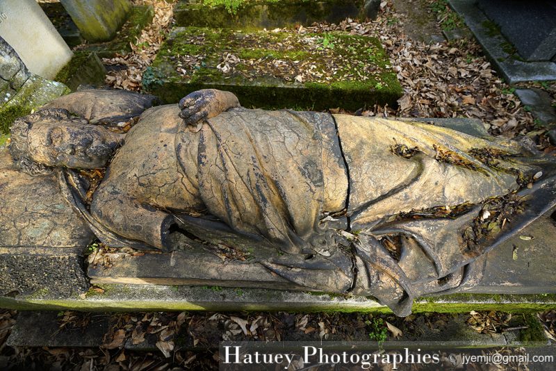 Art Funéraire, Cemetery, CemeteryPhotography, Cimetière, Cimetière du Père-Lachaise, Division 67, France, Friedhof, Gisant, Illustration, Paris, PereLachaisePhotographie, Photo Cimetière du Père-Lachaise, Père-Lachaise, Statue, Statue en terre cuite, Terracotta, Terre Cuite, VOLPINI Ambroglio, cimitero, graveyard, ©Hatuey Photographies