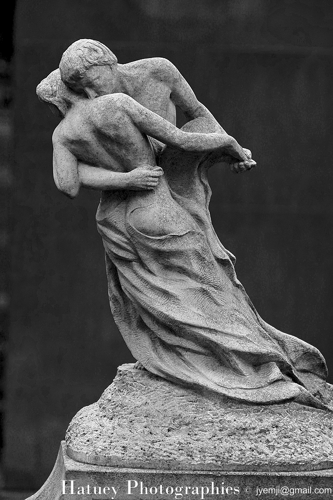 Cimetière du Père-Lachaise, Tombe de Sarah GARBARZ-RICHARD "©Hatuey Photographies" Art Funéraire, Cementario, Cementerio, Cemetery, Cemetery Photography, CemeteryPhotography, CemetryPhotography, Cimetiere, Cimetière, Cimetière du Père-Lachaise, Cimitero, Couple, Danse, Division 98, France, Friedhof, GARBARZ-RICHARD Sarah, Graveyard, Hommage à Camille CLAUDEL, Illustration, Paris, PereLachaisePhotographie, Photo Cimetière du Père-Lachaise, Père-Lachaise, Rue:Avenue Greffulhe, Rue:Chemin des Anglais, Sculpteurs, Statue, Statue d'un couple dansant, Statuette, TURINI P. (Sculpteur), Valse (Camille Claudel), ©Hatuey Photographies