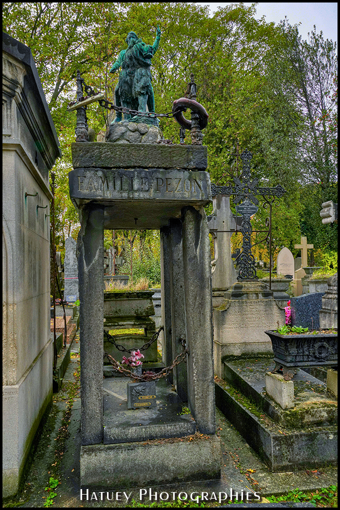 Paris, Cimetiere du Pere Lachaise , Photographies de Paris par "©Hatuey Photographies" ©Hatuey Photographies, 1827-1897, Animaux, Art Funéraire, Bronze, Cementerio, Cemetery, Cemetery Photography, Cimetiere, Cimetière, Cimetière du Père-Lachaise, Cimitero, Division 86, Dompteur, France, Friedhof, Graveyard, Illustration, LECOURTIER (Sculpteur), Lion, Paris, Père-Lachaise, PereLachaisePhotographie, PEZON Jean-Baptiste, Photo Cimetière du Père-Lachaise, Sculpteurs, Sculpture