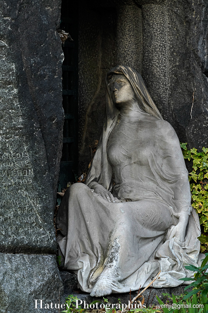 Cimetière du Père-Lachaise, Tombe de François GAMICHON "©Hatuey Photographies" Art Funéraire, Cemetery, CemeteryPhotography, Chapelle, Cimetière, Cimetière du Père-Lachaise, Cimitero, Division 02, France, Friedhof, GAMICHON Anne Veuve (1809-1859), GAMICHON Famille, GAMICHON François, GAMICHON François (1803-1867), GAMICHON Marie Geneviève née LEGRAND (1844-1902), Liste défunts, Paris, PereLachaisePhotographie, Photo Cimetière du Père-Lachaise, Père-Lachaise, Rue:Avenue de la Conservation, Statue, Statue de femme, graveyard, illustration, ©Hatuey Photographies