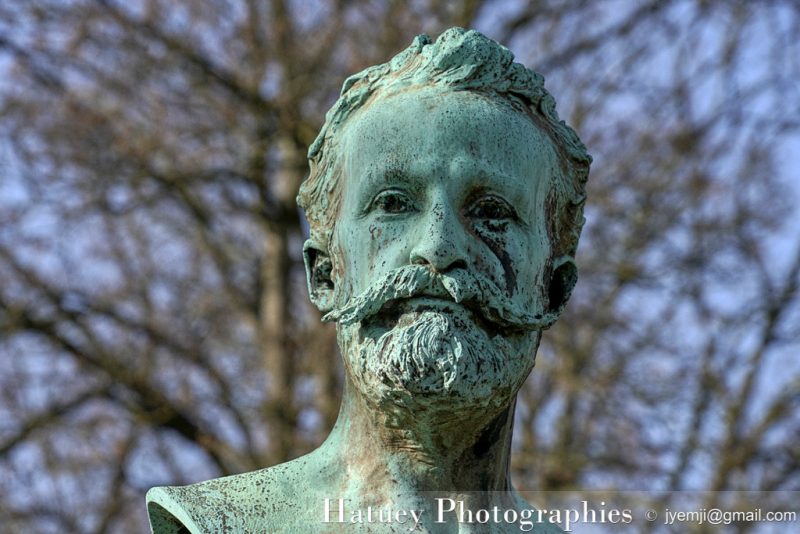 Paris, Photographies du Cimetiere du Pere Lachaise à Paris ©Hatuey Photographies Art Funéraire, bronze, buste, Cemetery, CemeteryPhotography, Cimetière, Cimetière du Père-Lachaise, cimitero, Commune de Paris, Division 91, EUDES Emile, France, Friedhof, graveyard, Illustration, Leader blanquiste, Membre de la Commune de Paris, Membre du Comité Central et Général de la Commune de Paris, Noël Tony (Sculpteur), Paris, Père-Lachaise, PereLachaisePhotographie, Photo Cimetière du Père-Lachaise, Rue:Avenue Transversale N° 2, Sculpteurs
