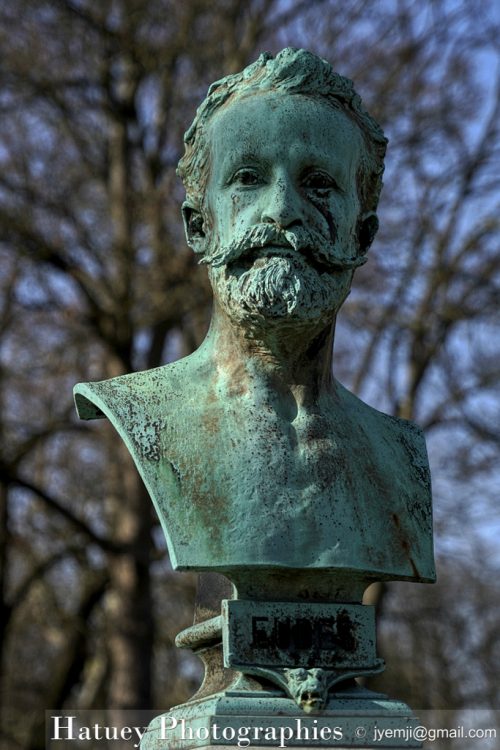 Paris, Photographies du Cimetiere du Pere Lachaise à Paris ©Hatuey Photographies Art Funéraire, bronze, buste, Cemetery, CemeteryPhotography, Cimetière, Cimetière du Père-Lachaise, cimitero, Commune de Paris, Division 91, EUDES Emile, France, Friedhof, graveyard, Illustration, Leader blanquiste, Membre de la Commune de Paris, Membre du Comité Central et Général de la Commune de Paris, Noël Tony (Sculpteur), Paris, Père-Lachaise, PereLachaisePhotographie, Photo Cimetière du Père-Lachaise, Rue:Avenue Transversale N° 2, Sculpteurs