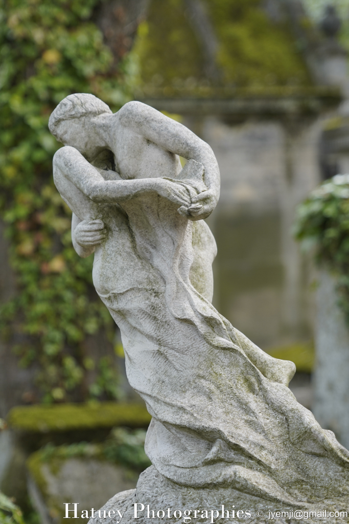 Cimetière du Père-Lachaise, Tombe de Sarah GARBARZ-RICHARD "©Hatuey Photographies" Art Funéraire, Cementario, Cementerio, Cemetery, Cemetery Photography, CemeteryPhotography, CemetryPhotography, Cimetiere, Cimetière, Cimetière du Père-Lachaise, Cimitero, Couple, Danse, Division 98, France, Friedhof, GARBARZ-RICHARD Sarah, Graveyard, Hommage à Camille CLAUDEL, Illustration, Paris, PereLachaisePhotographie, Photo Cimetière du Père-Lachaise, Père-Lachaise, Rue:Avenue Greffulhe, Rue:Chemin des Anglais, Sculpteurs, Statue, Statue d'un couple dansant, Statuette, TURINI P. (Sculpteur), Valse (Camille Claudel), ©Hatuey Photographies