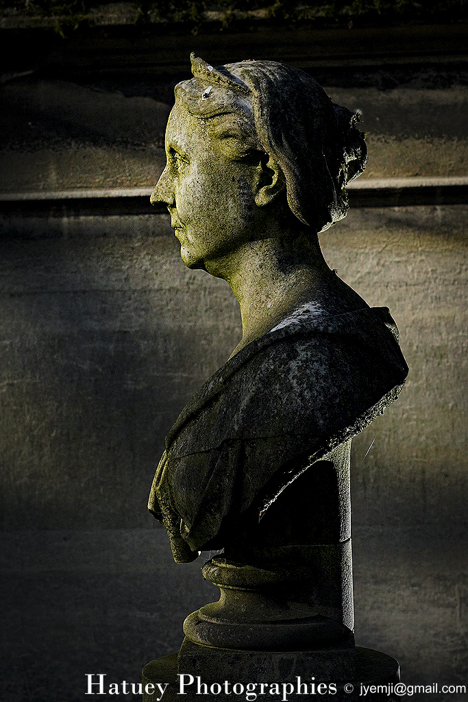 Cimetière du Père-Lachaise, Tombe de Eugénie BOIME-SIMON (1812-1889) "©Hatuey Photographies" Art Funéraire, BOIME-SIMON Eugénie, Buste, Buste de femme, Cementerio, Cemetery, CemeteryPhotography, Cimetière, Cimetière du Père-Lachaise, Cimitero, France, Friedhof, Graveyard, Illustration, Paris, PereLachaisePhotographie, Photo Cimetière du Père-Lachaise, Père-Lachaise, Sculpture, ©Hatuey Photographies