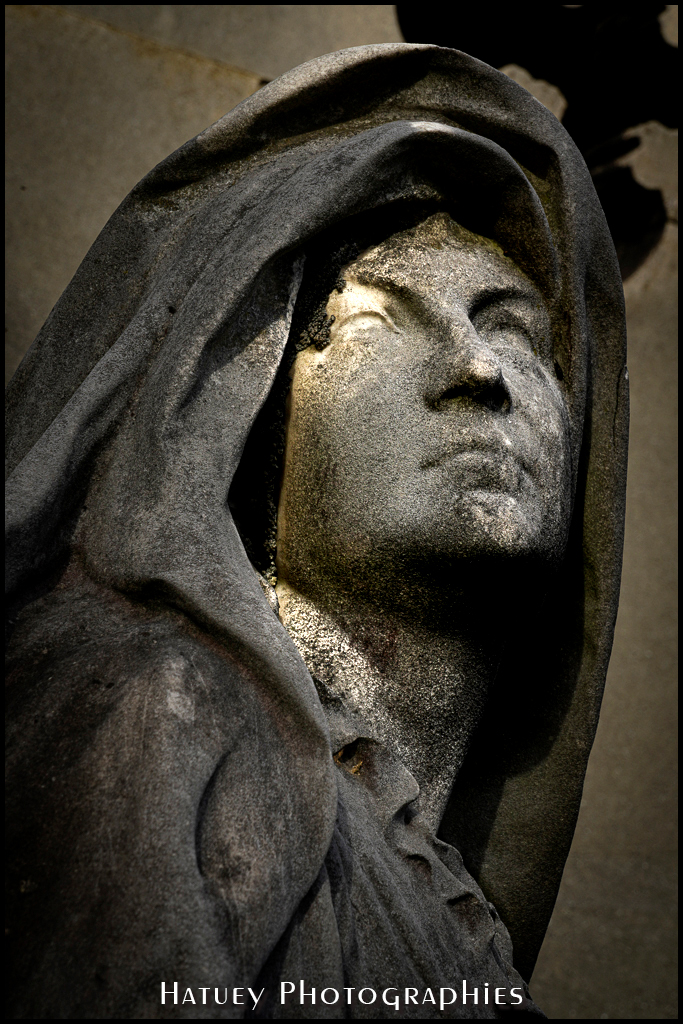 ©Hatuey Photographies, 1861-1896, Art Funéraire, Cementerio, Cemetery, Cemetery Photography, Chef d'orchestre tzigane, Cimetière, Cimetière du Père-Lachaise, Cimitero, Division 65, France, Friedhof, Graveyard, Illustration, Paris, PATIKARUS Ferko, Père-Lachaise, PereLachaisePhotographie, Photo Cimetière du Père-Lachaise, Statue, Statue de femme, Statue de Femme assise
