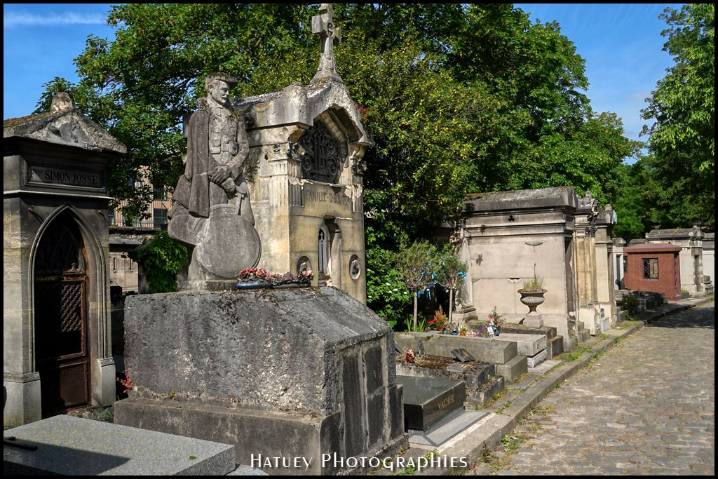 1887-1915, Art Funéraire, Bicyclette pliante Gérard, Cementerio, Cemetery, Cemetery Photography, Cimetiere, Cimetière, Cimetière du Père-Lachaise, Cimitero, Division_73, France, Friedhof, Graveyard, Illustration, MIGUET François Victor Alexis, Militaire, Paris, PereLachaisePhotographie, Photo Cimetière du Père-Lachaise, Père-Lachaise, Rue:Chemin Grammont, Rue:Chemin SERRE, Sculpture, Statue, Statue d'homme, ©Hatuey Photographies