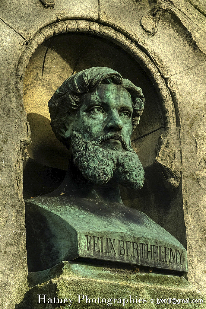 Cimetière du Père-Lachaise, Tombe de Félix-Charles BERTHELEMY "©Hatuey Photographies" 1829-1868, Architectes, Art Funéraire, BEIGNET A. (Architecte), BERTHELEMY Félix-Charles, Bronze, Buste, Buste d'homme, Cemetery, CemeteryPhotography, Chapelle, Cimetière, Cimetière du Père-Lachaise, Cimitero, Compositeur, Conservatoire de Musique, Division 56, France, Friedhof, Graveyard, HUBERT Louis-Noël (Sculpteur), Hauboïste, Illustration, Paris, PereLachaisePhotographie, Photo Cimetière du Père-Lachaise, Père-Lachaise, Sculpteurs, ©Hatuey Photographies