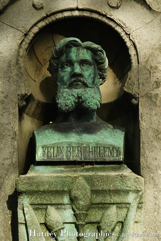 Cimetière du Père-Lachaise, Tombe de Félix-Charles BERTHELEMY "©Hatuey Photographies" 1829-1868, Architectes, Art Funéraire, BEIGNET A. (Architecte), BERTHELEMY Félix-Charles, Bronze, Buste, Buste d'homme, Cemetery, CemeteryPhotography, Chapelle, Cimetière, Cimetière du Père-Lachaise, Cimitero, Compositeur, Conservatoire de Musique, Division 56, France, Friedhof, Graveyard, HUBERT Louis-Noël (Sculpteur), Hauboïste, Illustration, Paris, PereLachaisePhotographie, Photo Cimetière du Père-Lachaise, Père-Lachaise, Sculpteurs, ©Hatuey Photographies