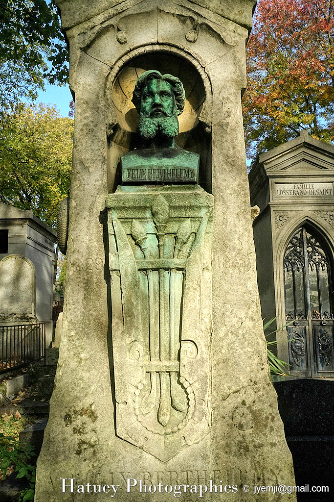 Cimetière du Père-Lachaise, Tombe de Félix-Charles BERTHELEMY "©Hatuey Photographies" 1829-1868, Architectes, Art Funéraire, BEIGNET A. (Architecte), BERTHELEMY Félix-Charles, Bronze, Buste, Buste d'homme, Cemetery, CemeteryPhotography, Chapelle, Cimetière, Cimetière du Père-Lachaise, Cimitero, Compositeur, Conservatoire de Musique, Division 56, France, Friedhof, Graveyard, HUBERT Louis-Noël (Sculpteur), Hauboïste, Illustration, Paris, PereLachaisePhotographie, Photo Cimetière du Père-Lachaise, Père-Lachaise, Sculpteurs, ©Hatuey Photographies