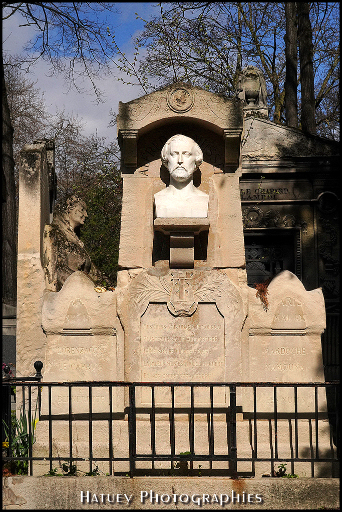 Paris, Cimetiere du Pere Lachaise , Photographies de Paris par "©Hatuey Photographies" 1810-1857, Art Funéraire, Cemetery, CemeteryPhotography, Cimetière, Cimetière du Père-Lachaise, Division 04, France, Friedhof, Illustration, Jean Auguste Barre (Sculpteur), MUSSET Alfred de, Marbre, Paris, PereLachaisePhotographie, Photo Cimetière du Père-Lachaise, Père-Lachaise, Rue: Avenue Principale, Rue:Avenue Principale, Sculpteurs, Buste, Marbre, cimitero, graveyard, ©Hatuey Photographies
