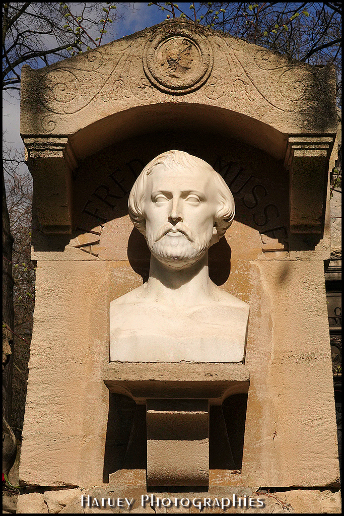 Paris, Cimetiere du Pere Lachaise , Photographies de Paris par "©Hatuey Photographies" 1810-1857, Art Funéraire, Cemetery, CemeteryPhotography, Cimetière, Cimetière du Père-Lachaise, Division 04, France, Friedhof, Illustration, Jean Auguste Barre (Sculpteur), MUSSET Alfred de, Marbre, Paris, PereLachaisePhotographie, Photo Cimetière du Père-Lachaise, Père-Lachaise, Rue: Avenue Principale, Rue:Avenue Principale, Sculpteurs, Buste, Marbre, cimitero, graveyard, ©Hatuey Photographies
