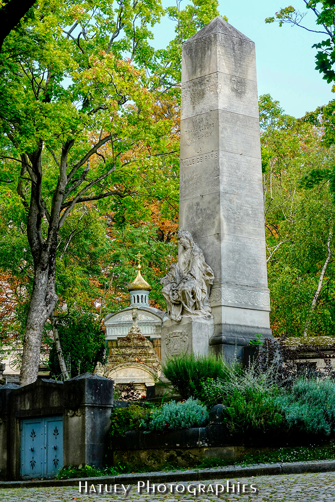 Photos by ©Hatuey Photographies, Monument des Travailleurs Municipaux, Cementerio, Cemetery, Cemetery Photography, Cimetiere, Cimetière, Cimetière du Père-Lachaise, Cimitero, France, Friedhof, Graveyard, Illustration, Paris, Père-Lachaise, PereLachaisePhotographie, Photo Cimetière du Père-Lachaise, Poète, Tombe